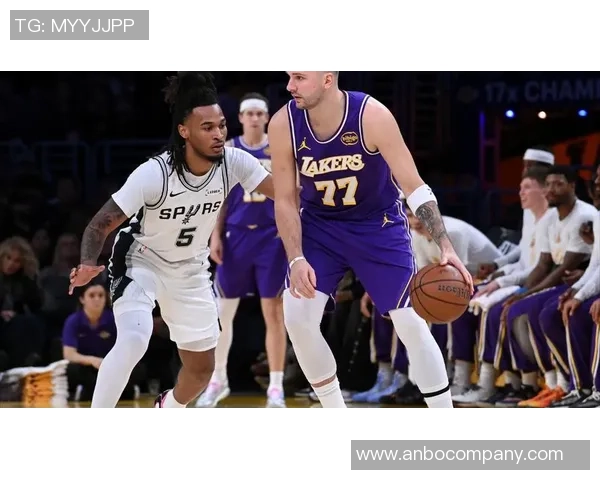 卡斯尔全场表现惊艳9中6砍下19分10助攻零失误罚球完美6中6